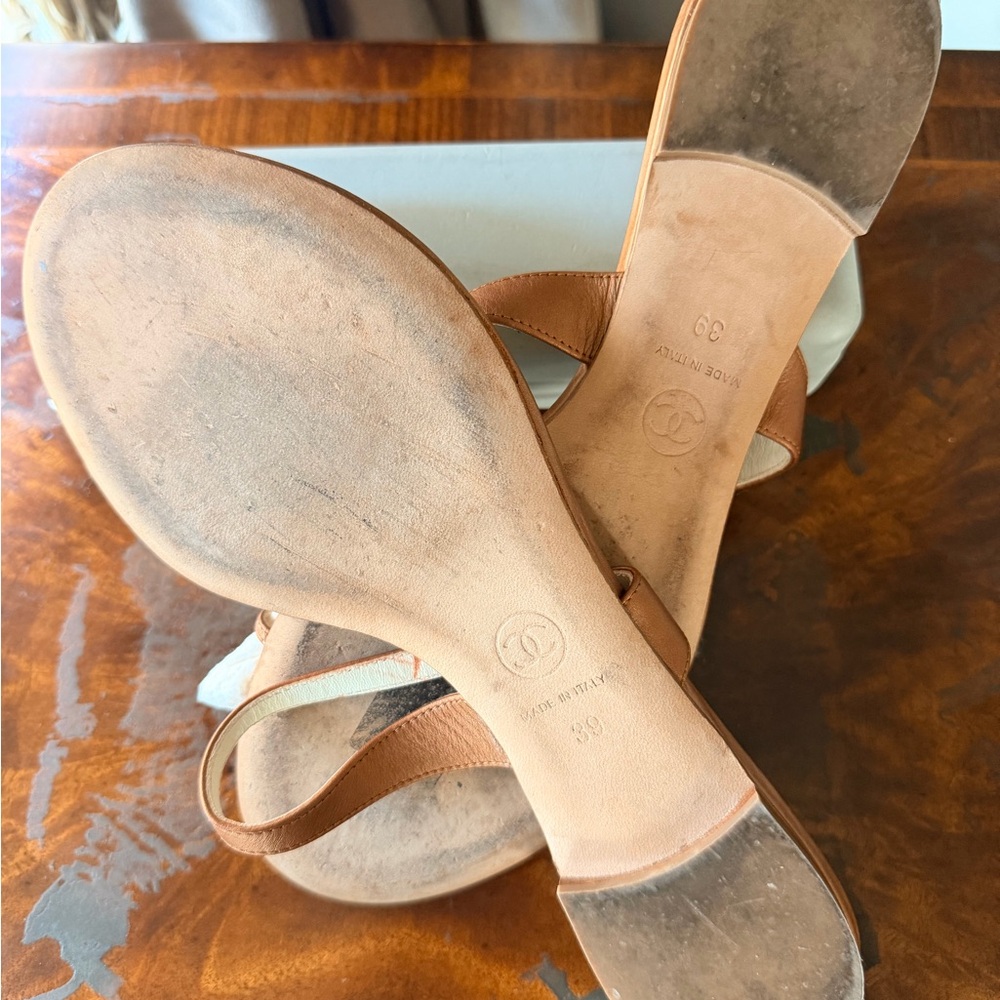 CHANEL Tan and White Leather Slide Sandals with Gold CC Hardware - Picture 3 of 4